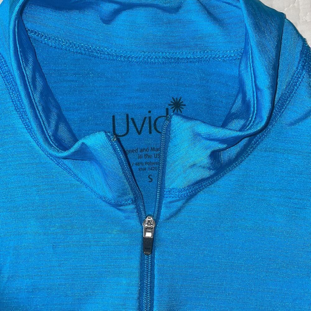 Beautiful athletic top - Picture 2 of 4